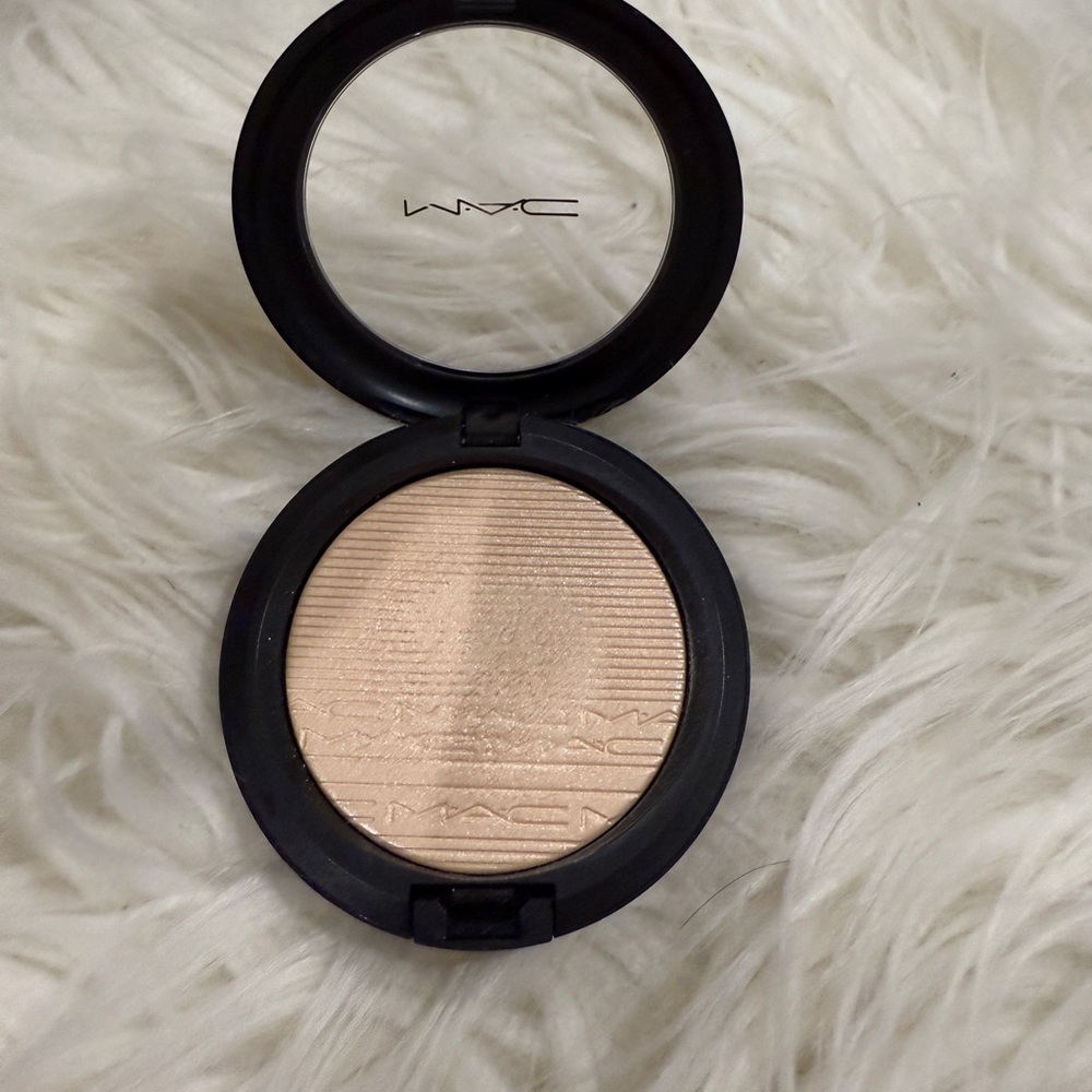 MAC Cosmetics Highlighter in DOUBLE GLEAM